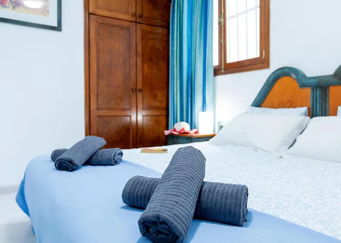 Апартаменти 1i. Cozy Flores With Pool Адехе