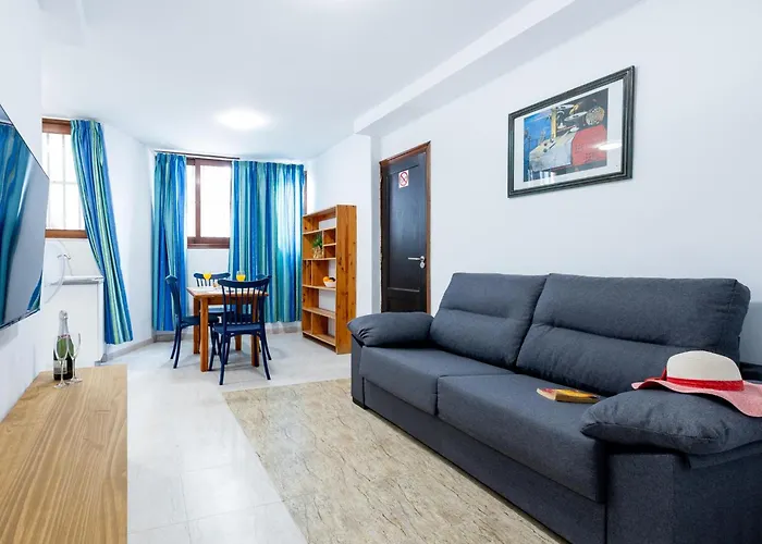 1i. Cozy Flores With Pool Апартаменти