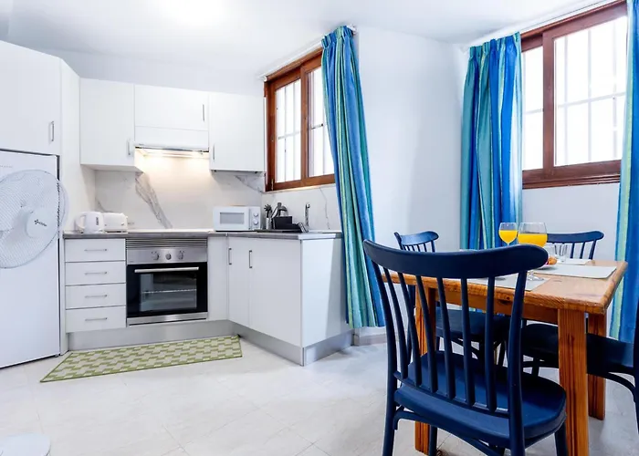 Апартаменти 1i. Cozy Flores With Pool