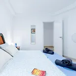 1i. Cozy Flores With Pool *