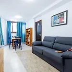 1i. Cozy Flores With Pool 아파트